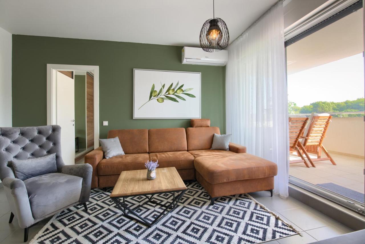 Beautiful Two-Bedroom Seaside Apartment In Premantura Exterior photo