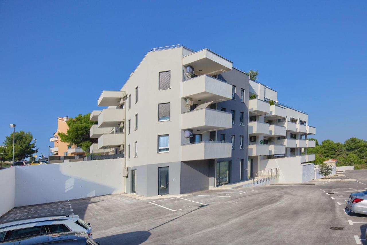 Beautiful Two-Bedroom Seaside Apartment In Premantura Exterior photo