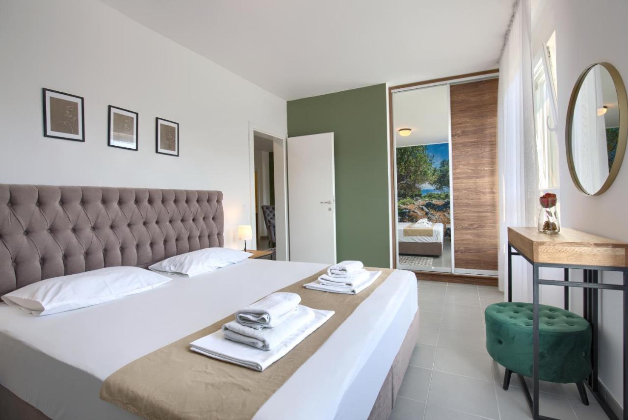 Beautiful Two-Bedroom Seaside Apartment In Premantura Exterior photo